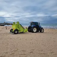 Demostração: Limpeza de praia com o equipamento SURF RAKE